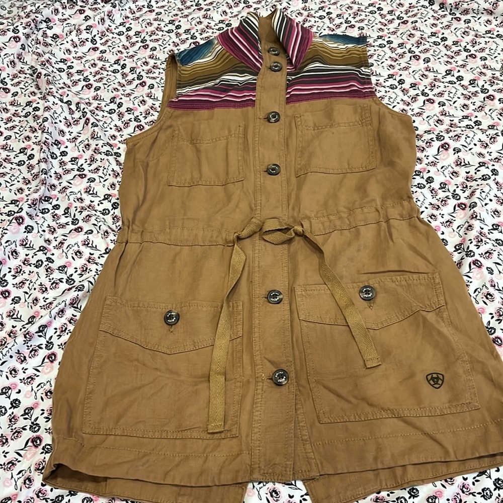 ARIAT WOMEN'S FIRST RODEO UPDATE VEST - Picture 2 of 9